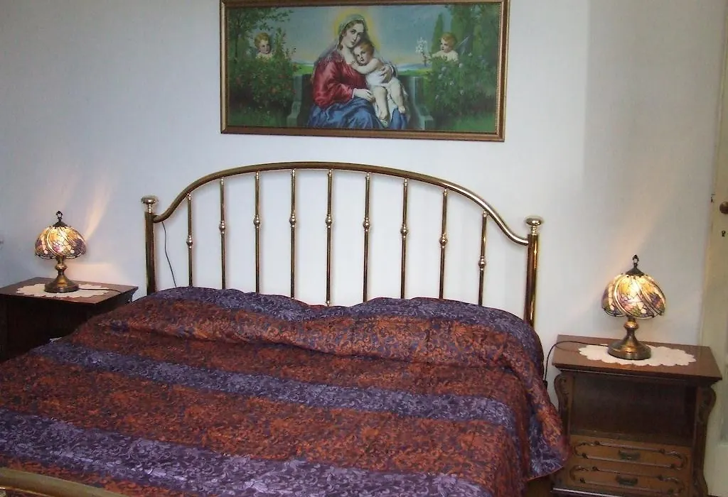 Chiara B&B-1