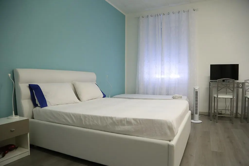 B&B Porto Vecchio Rooms - Stazione Centrale Trieste-1