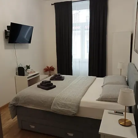 Fenix Rooms-3