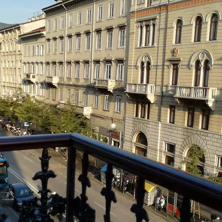 Trieste Center Rooms & Apartments - Fiori Di Trieste-2